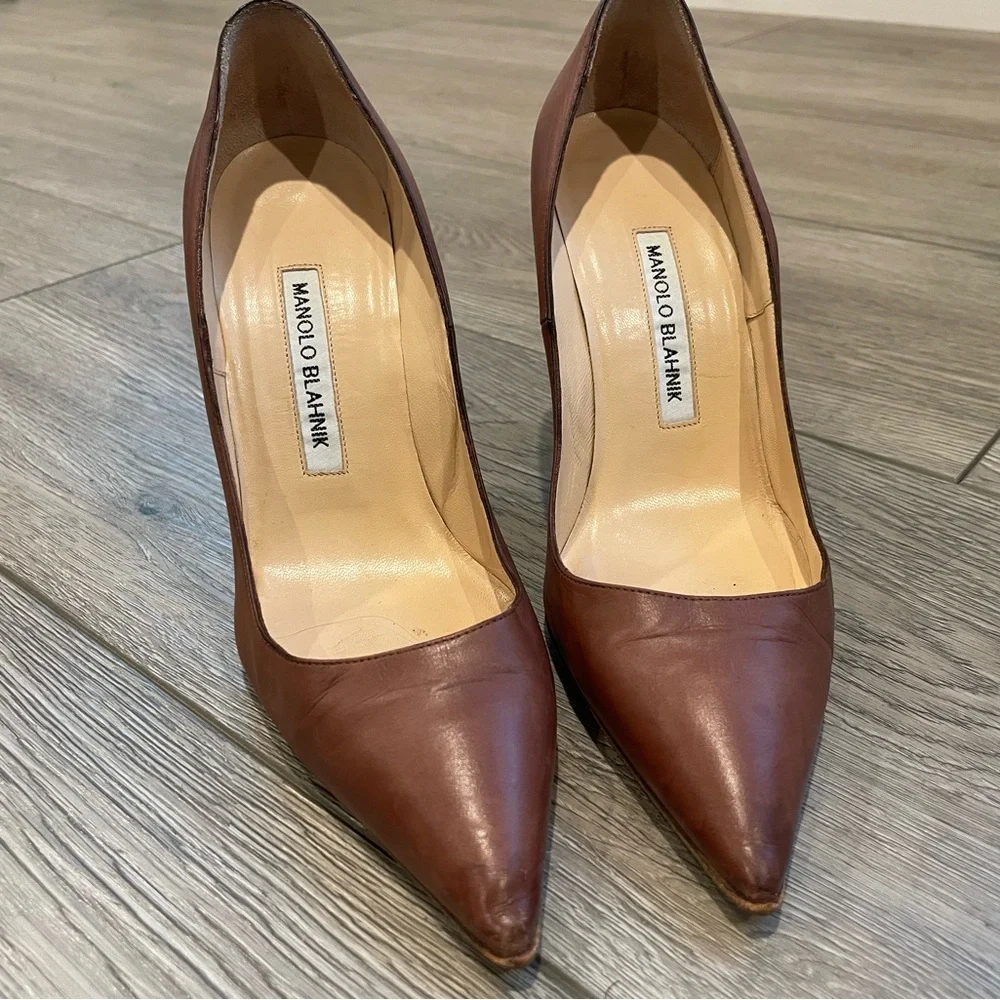 Manolo Blahnik Chocolate Brown Pointed-Toe Leather Pumps - Picture 6 of 12